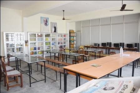 Sardar Patel College Of Pharmacy Gorakhpur lab photo 2